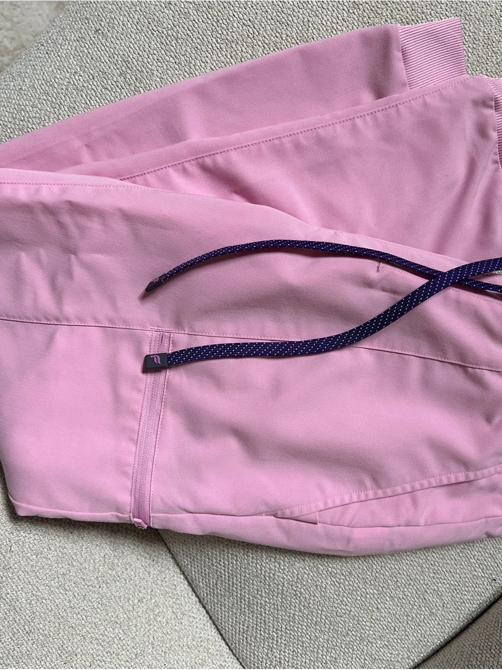 Fabletics marshmallow pink scrub top and bottom small petite.